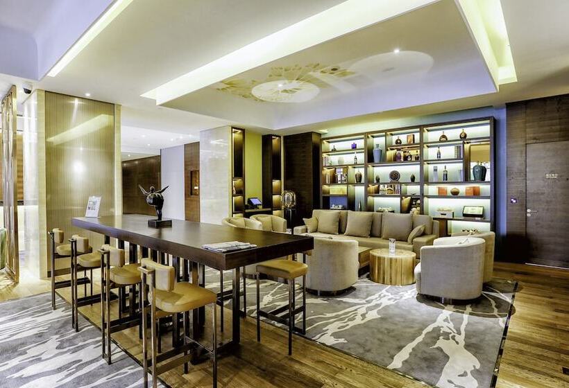 Отель Holiday Inn Baoji Central, An Ihg