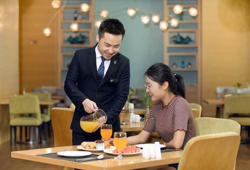 Отель Holiday Inn Baoji Central, An Ihg