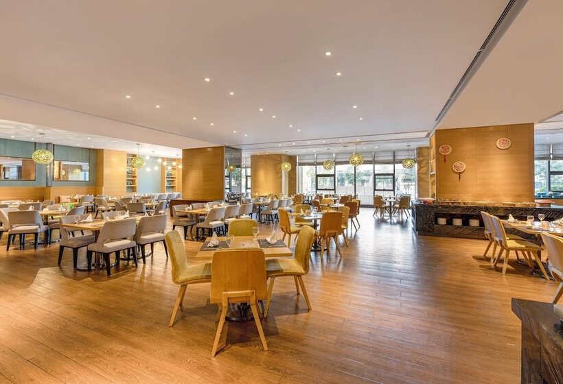 Отель Holiday Inn Baoji Central, An Ihg