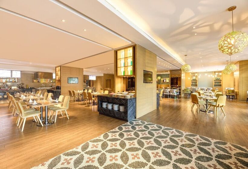 Отель Holiday Inn Baoji Central, An Ihg