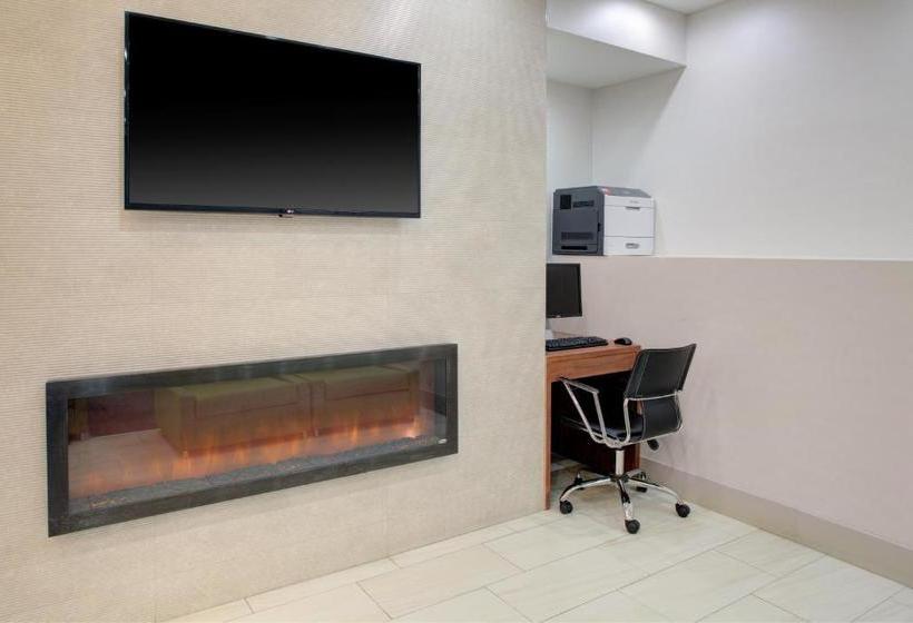 فندق Holiday Inn Express  Bronx Nyc  Yankee Stadium, An Ihg