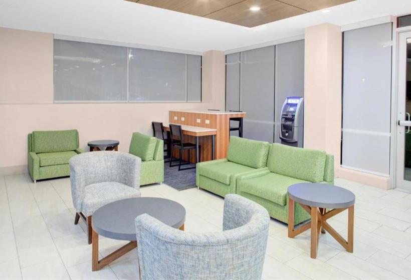 فندق Holiday Inn Express  Bronx Nyc  Yankee Stadium, An Ihg