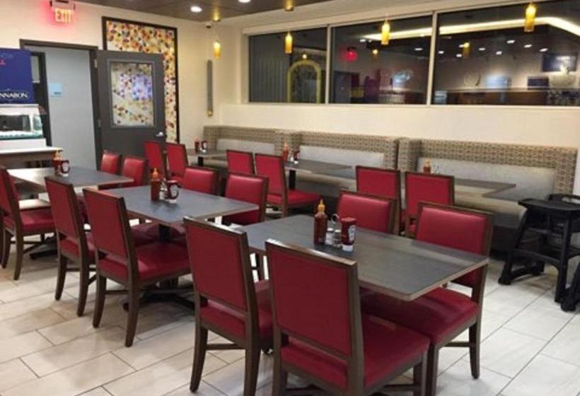 فندق Holiday Inn Express  Bronx Nyc  Yankee Stadium, An Ihg