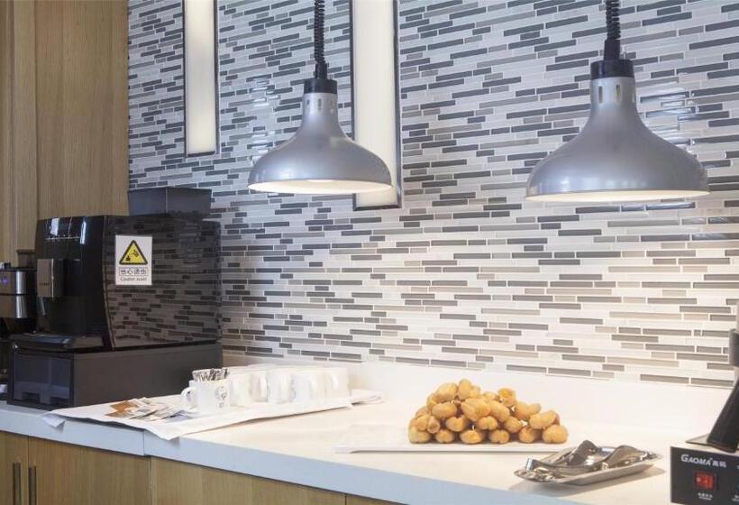 هتل Holiday Inn Express Chengdu Airport Zone, An Ihg