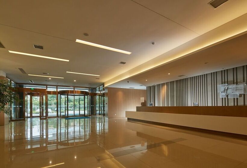 בית מלון כפרי Holiday Inn Express Luoyang Yichuan By Ihg