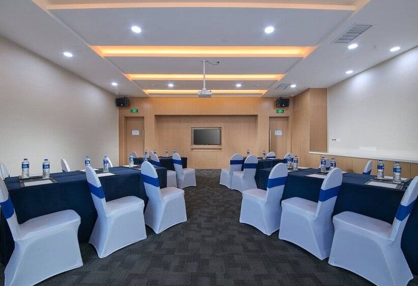 בית מלון כפרי Holiday Inn Express Luoyang Yichuan By Ihg