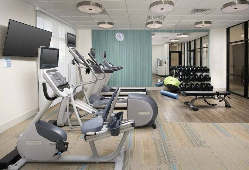 Отель Holiday Inn Express & Suites   North Brunswick, An Ihg