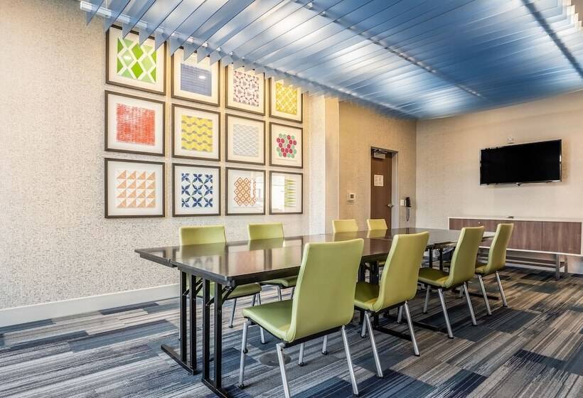 فندق Holiday Inn Express & Suites Platteville, An Ihg