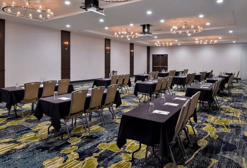 Отель Holiday Inn & Suites   Farmington Hills   Detroit Nw, An Ihg