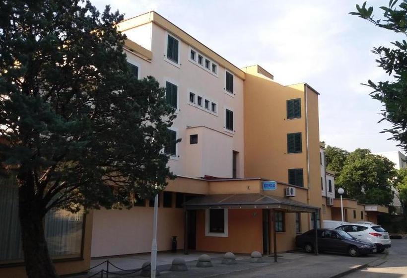 Отель Kraljevica