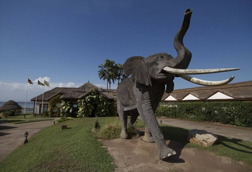 هتل Mweya Safari Lodge