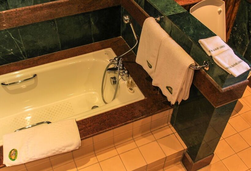 هتل Mweya Safari Lodge