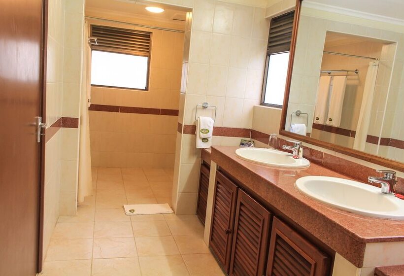 هتل Mweya Safari Lodge