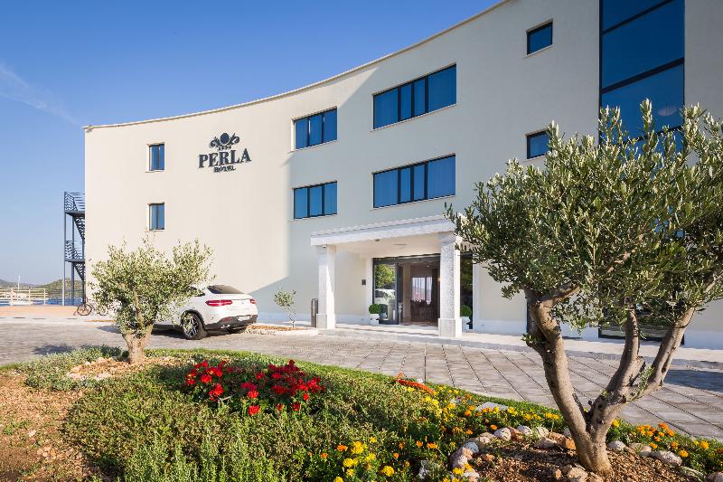 هتل Perla