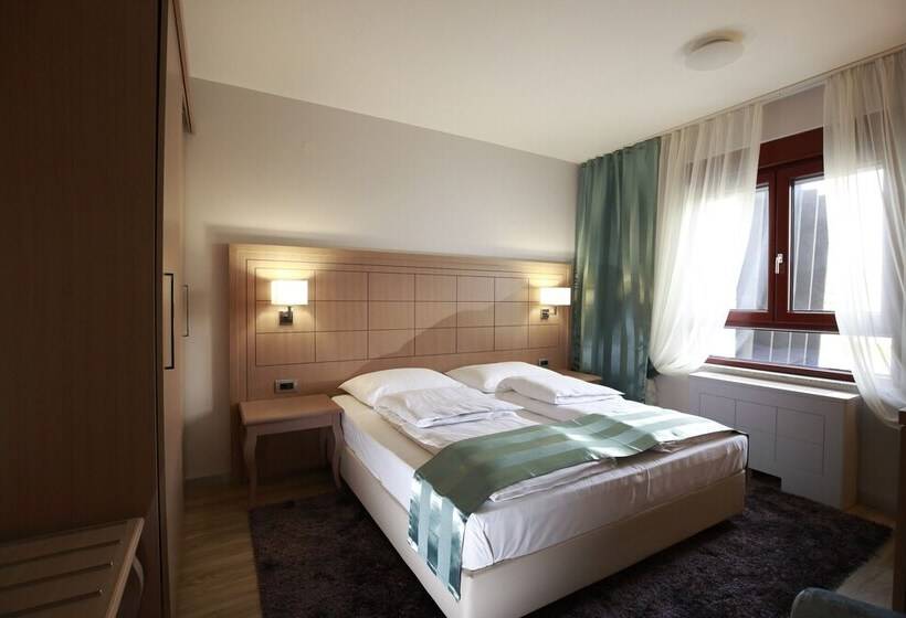 בית מלון כפרי Raca