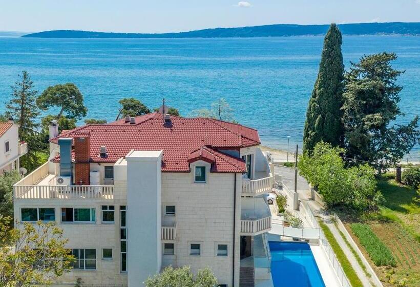 فندق Riva Kaštela With Swimming Pool