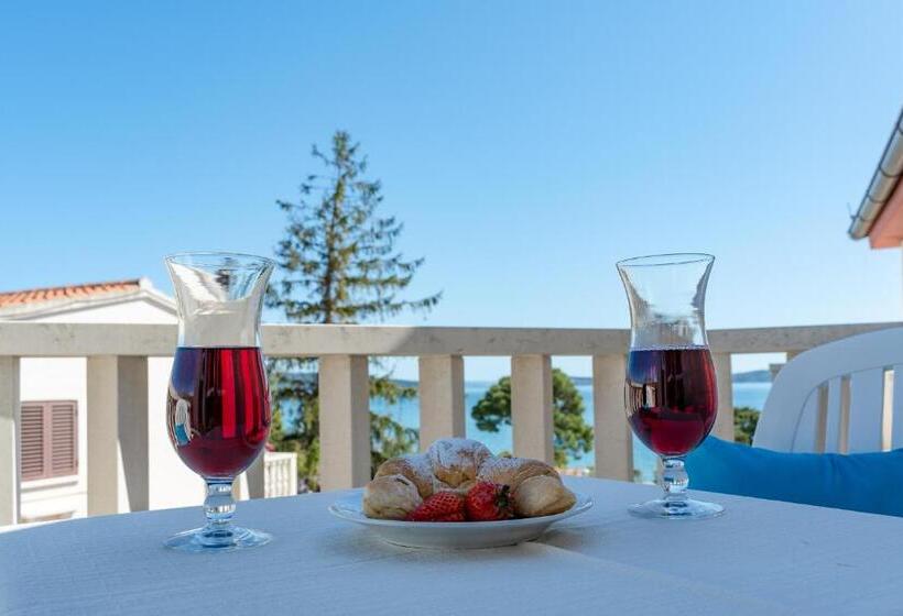 فندق Riva Kaštela With Swimming Pool