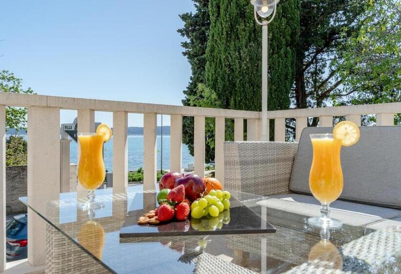 فندق Riva Kaštela With Swimming Pool