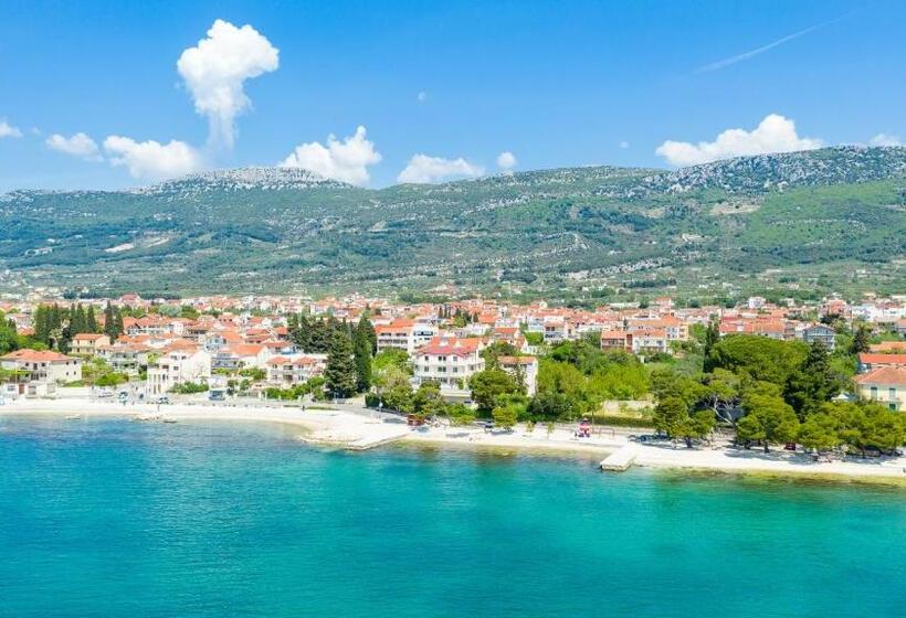 فندق Riva Kaštela With Swimming Pool