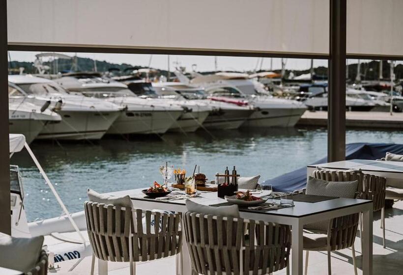 فندق Stomorin Marina Hramina