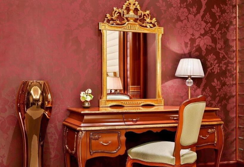 هتل The Ritz Carlton Jeddah
