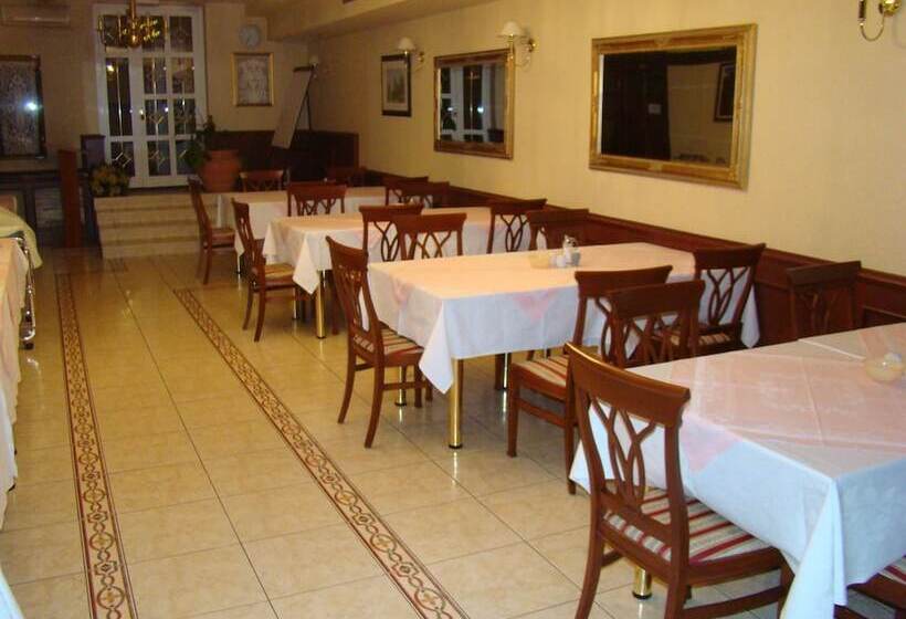 בית מלון כפרי Vila Ariston