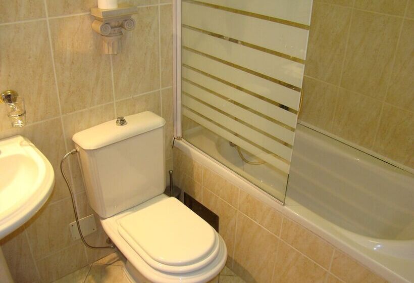 בית מלון כפרי Vila Ariston