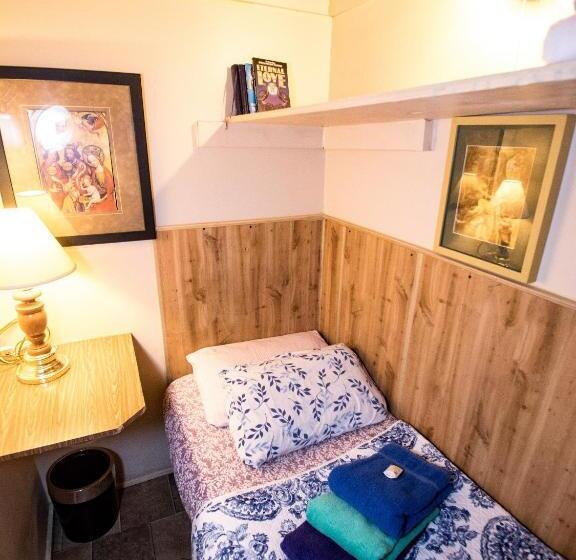 هاستل Interfaith Retreats