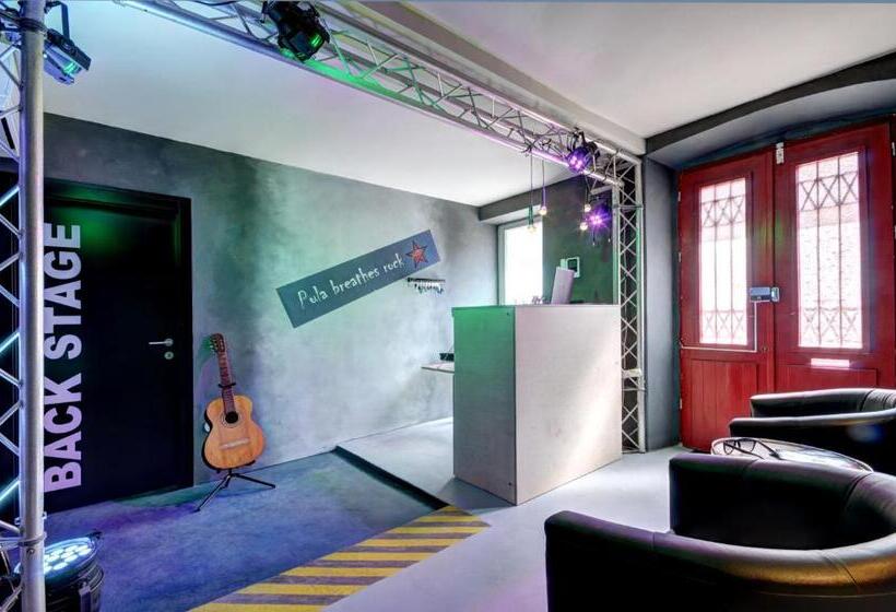 ユースホステル Rock Rooms Pula