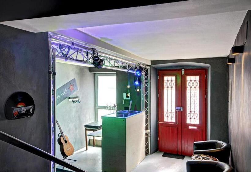 ユースホステル Rock Rooms Pula