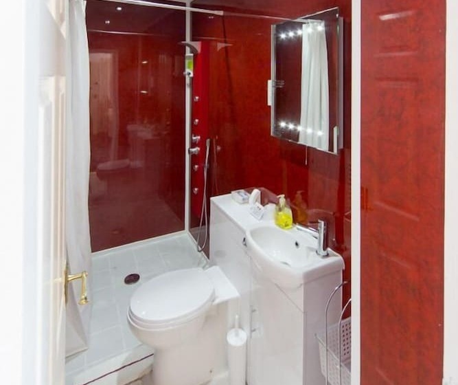 مبيت وإفطار Wyngate Guest House