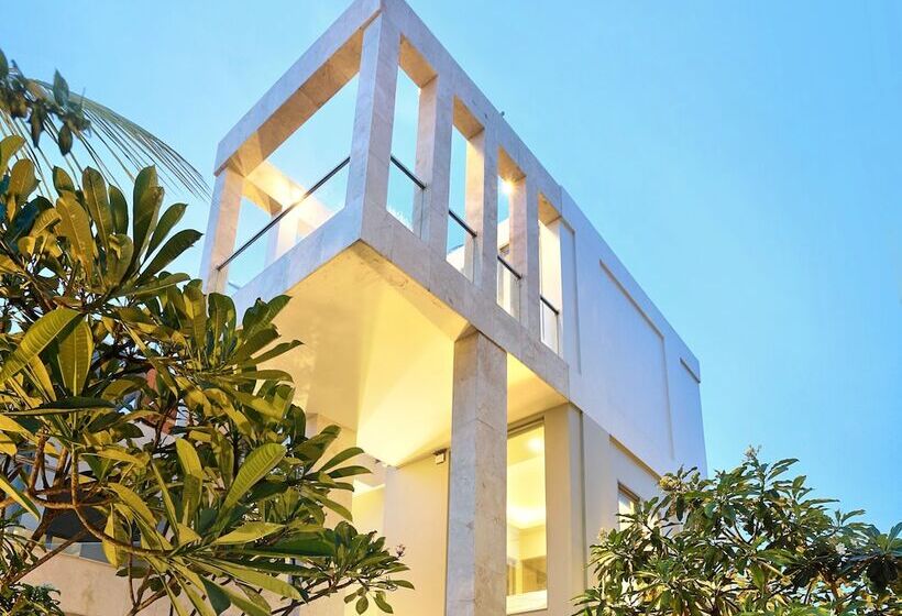 Echo Beach Designer Apartment