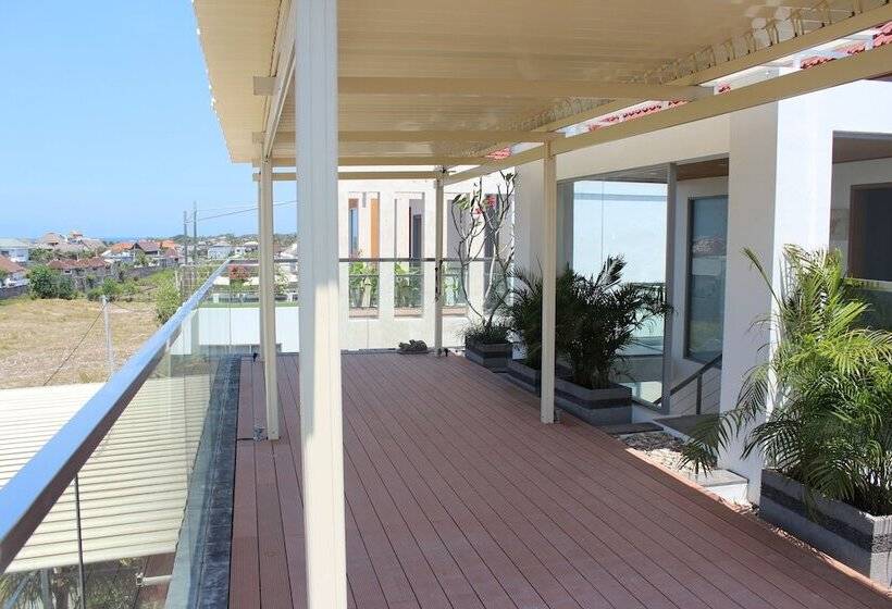 Echo Beach Designer Apartment