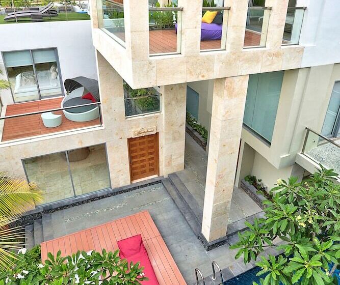 Echo Beach Designer Apartment