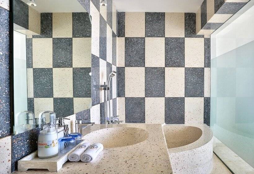 Echo Beach Designer Apartment