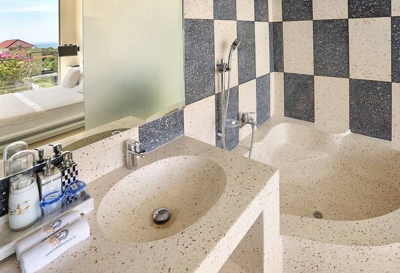 Echo Beach Designer Apartment