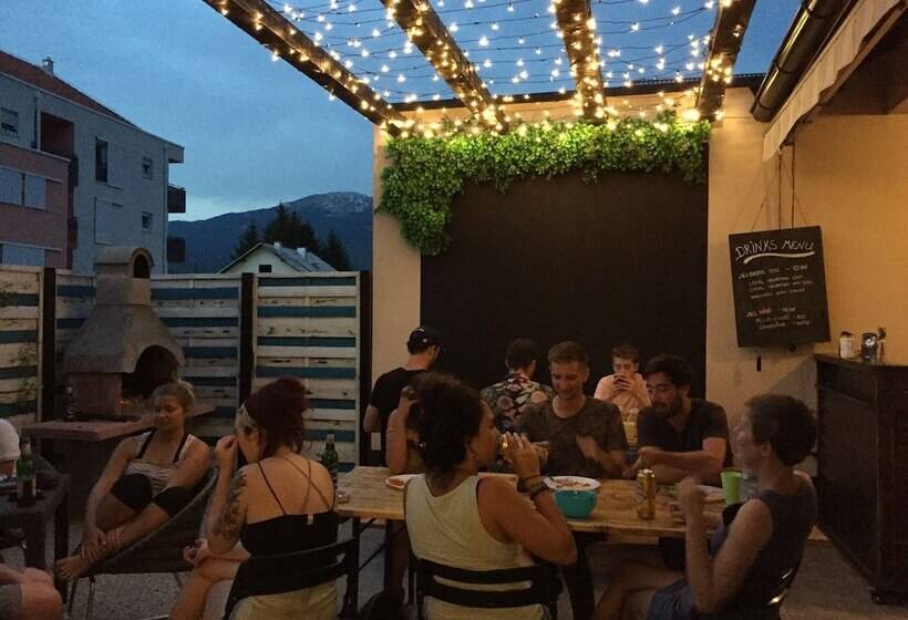 Falling Lakes Hostel