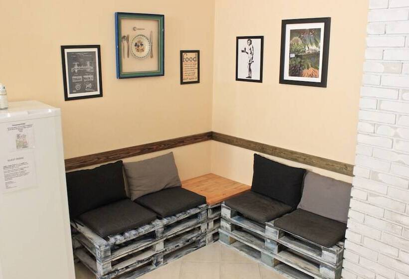 Falling Lakes Hostel