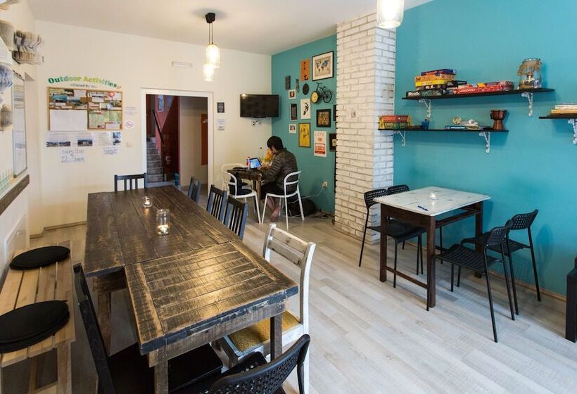 Falling Lakes Hostel