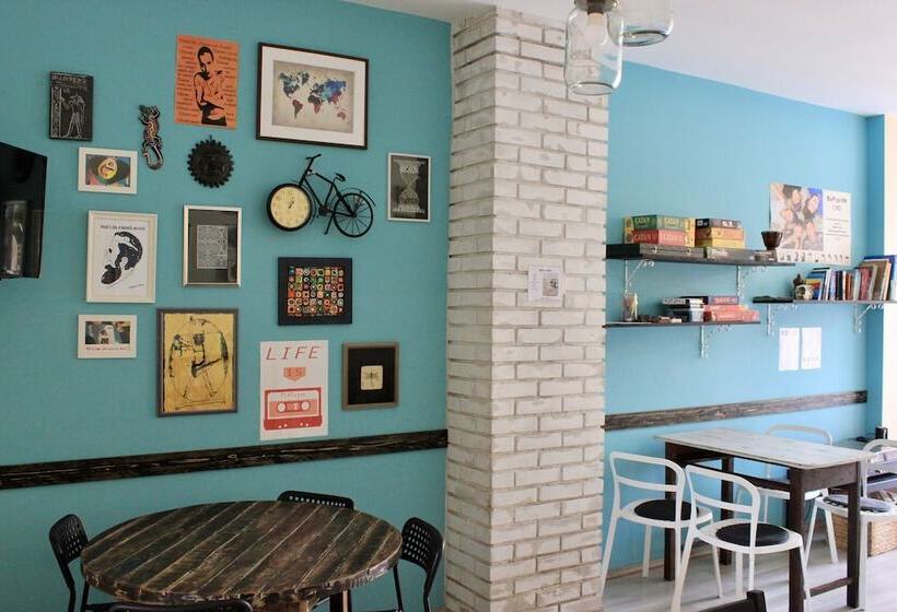 Falling Lakes Hostel