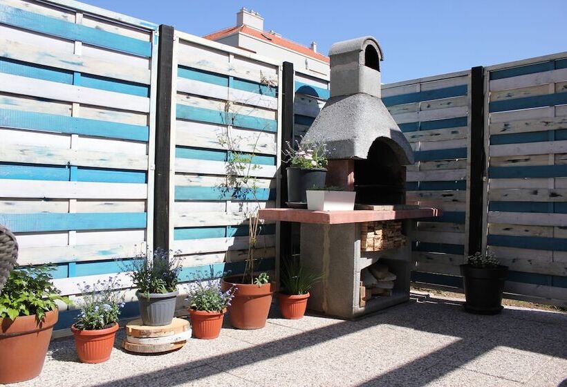 Falling Lakes Hostel