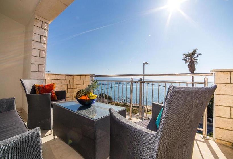 Holiday Home White House