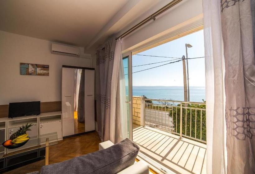 Holiday Home White House