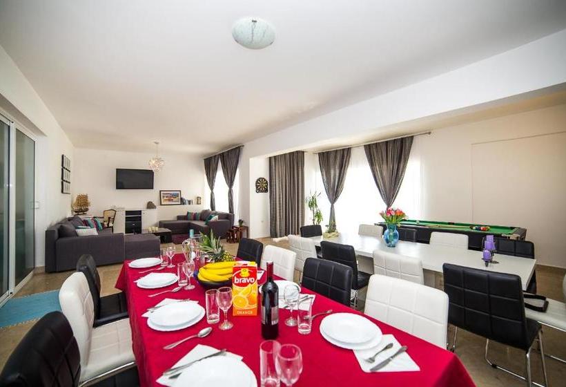 Holiday Home White House