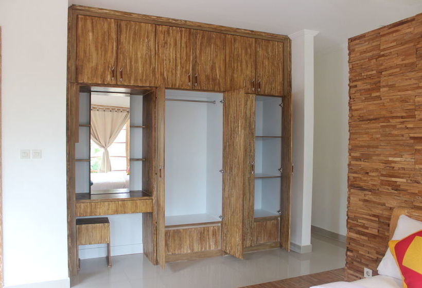 فندق فئة نجمة واحدة Kedungu Surf Camp