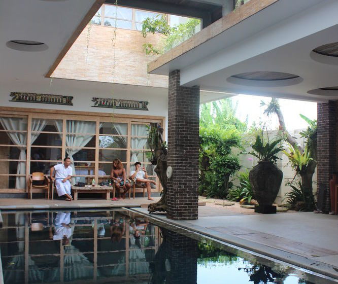 פונדק Kedungu Surf Camp