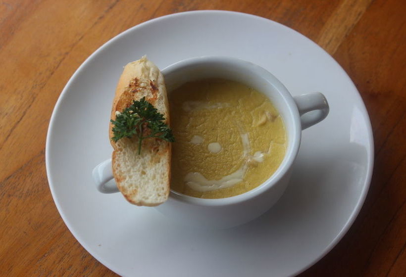 פונדק Kedungu Surf Camp