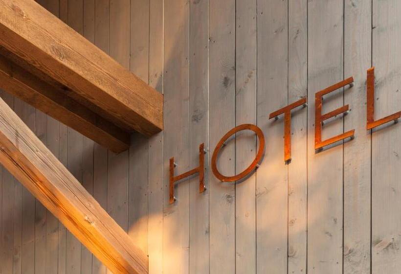 ホテル Almrefugio