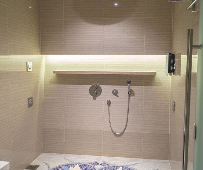 هتل Ambassador Transit Lounge Singapore T3