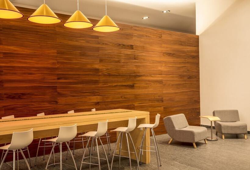 هتل Fiesta Inn Chihuahua Fashion Mall